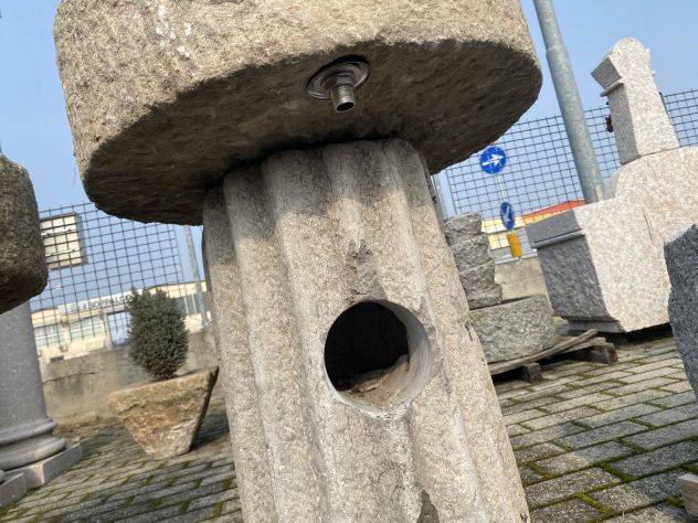 Fontana a colonna rustica in pietra granito - Foto 3