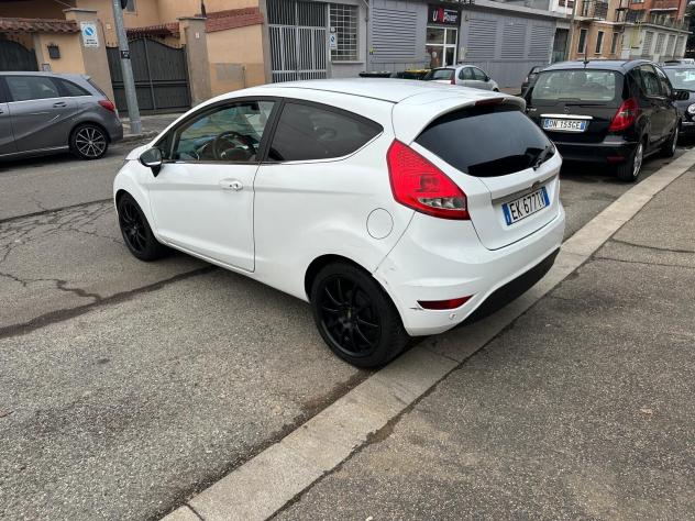 Ford Fiesta 1.4 TDCi 70CV 3 porte Titanium - Foto 2