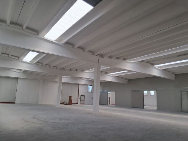 CAPANNONE INDUSTRIALE 2.400 mq – CHIOPRIS VISCONE (UD) - Foto 3