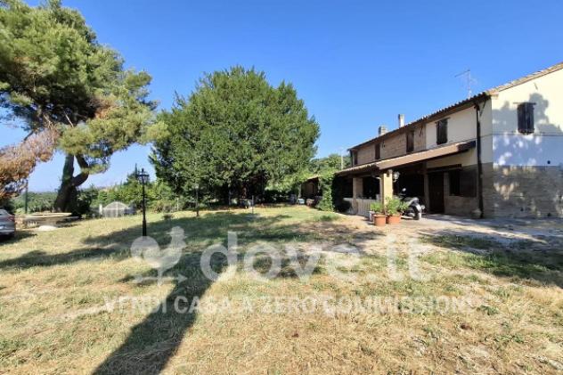 Casa indipendente di 400 m² con più di 5 locali e box auto in vendita a Pesaro - Foto 3