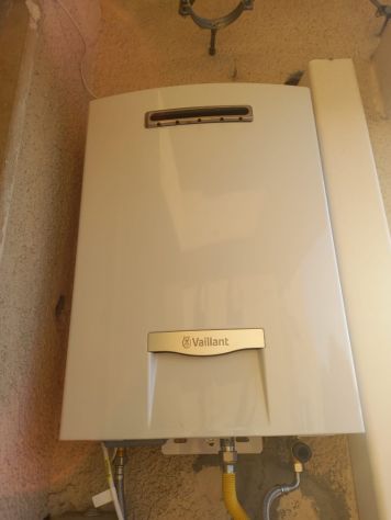 SCALDABAGNO A GAS MARCA VAILLANT COME NUOVO!!