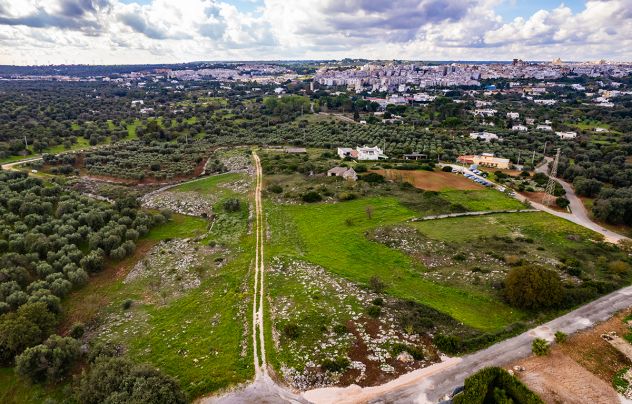 Montecchie, nel Comune di Ceglie Messapica (BR): TERRENO EDIFICABILE con PROGETT - Foto 2