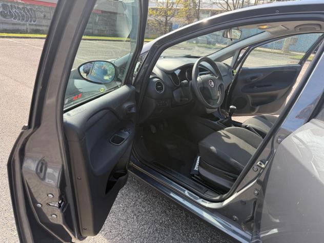 Fiat Punto 1.3 MJT II 75 CV 5 porte Lounge - Foto 9
