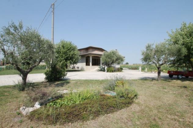 Villa di 377 m² con 4 locali e box auto doppio in vendita a Cervarese Santa Croce