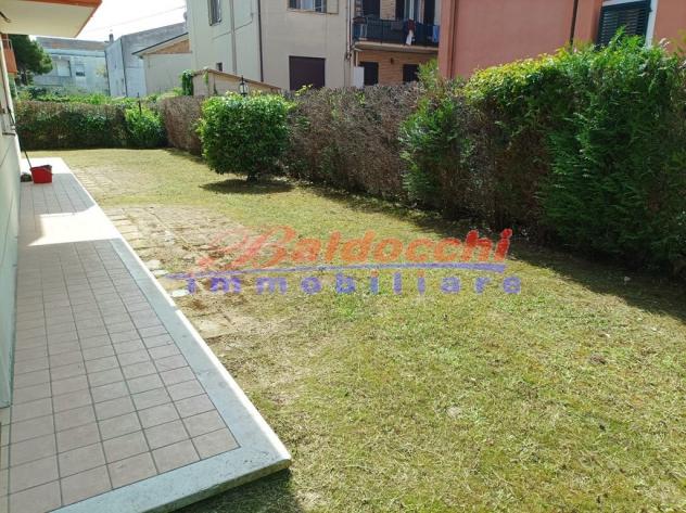 Esclusivo Piano Terra con Giardino Privato e Taverna – Zona Viale Italia, Fano - Foto 3