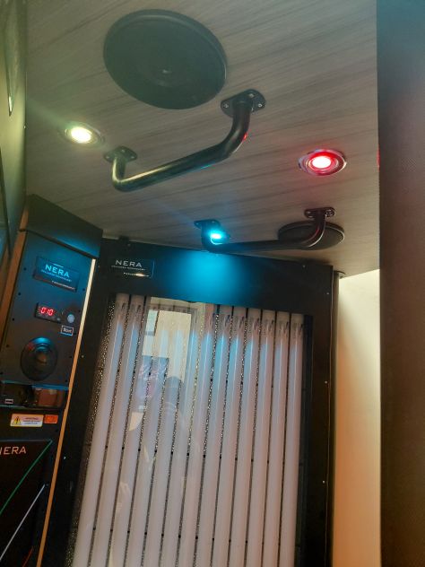 Vendesi Lampada solarium doccia abbronzante professionale