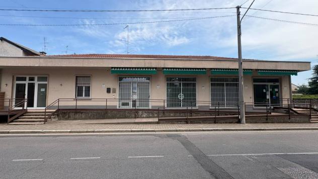 Oltre 3 vetrine in affitto a Samarate