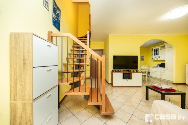 ARZAGO D'ADDA, 3 LOCALI DUPLEX con CANTINA e BOX
In zona tranquilla, proponiamo in vendita esclusiva luminoso appartamento di 3 locali oltre doppi s - Foto 4