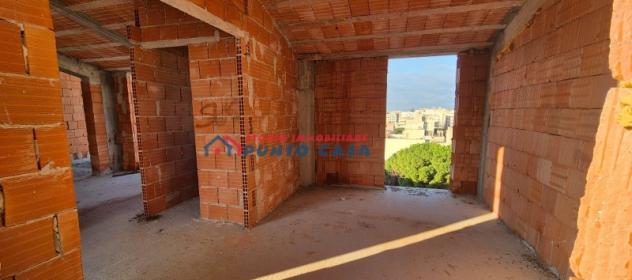 PRESSI VIA MANZONI - Intero stabile allo stato grezzo – 400 mq circa con n. 2 garage e terreno. Euro 285 mila
