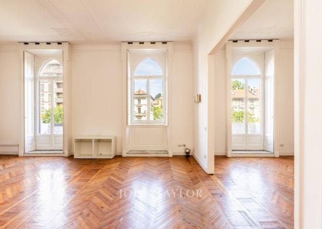 Appartamento di 210 m² con più di 5 locali in affitto a Milano
