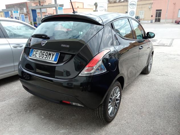 Lancia Ypsilon 1.0 Hybrid 70cv Gold - Foto 2