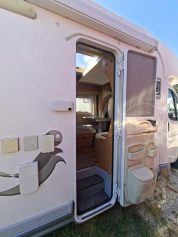 CAMPER ELNAGH DUCATO SEMINTEGRALE SEMIDINETTE BASCULANTE LETTO MATRIMONIALE GARAGE CLIMATIZZATORE FOTOVOLTAICO CAMPEGGIO USATI GENERALI 1690 - Foto 5