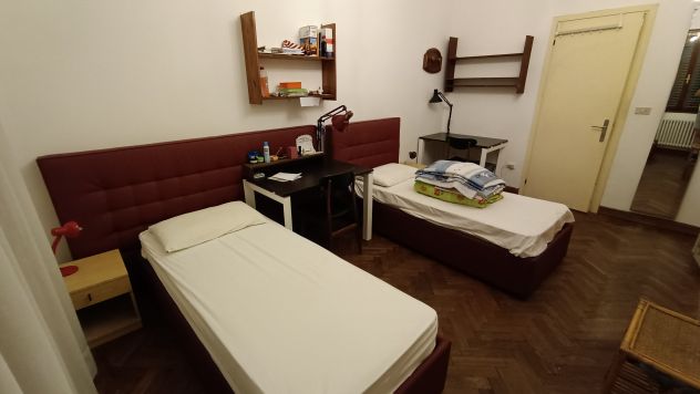SI LIBERA SETTEMBRE UN POSTO LETTO PER STUDENTESSA IN AMPIA CAMERA DOPPIA - Foto 2