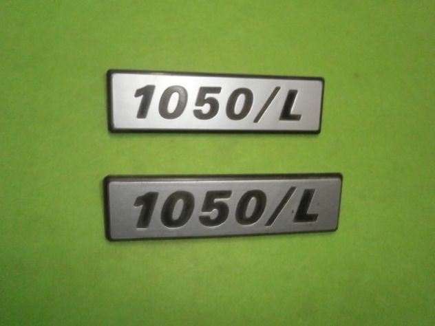 Scritte loghi targhette profili laterali Fiat 127 1050L