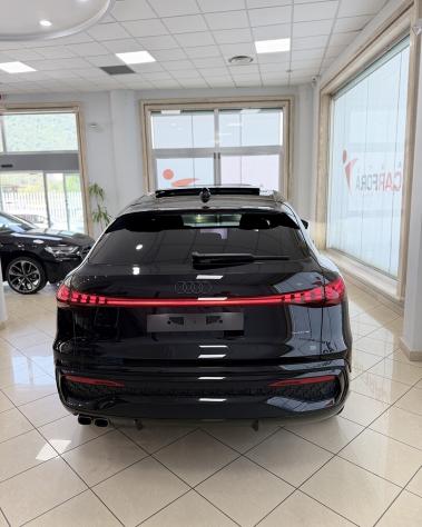 Audi Q5 Sportback Identity black S line edition S Tronic 204cv km0 |tetto+matrix+r21"| - Foto 6