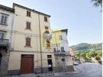 Casa indipendente cielo/terra, abbinata ai lati, attualmente divisa in 2 unità