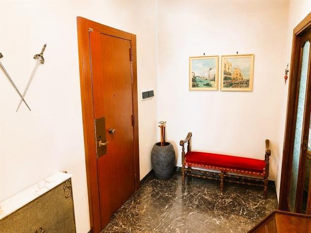 ELEGANZA, SPAZIO E CENTRALITÀ: AMPIO APPARTAMENTO SIGNORILE IN PARCO FRASCINO - Foto 11