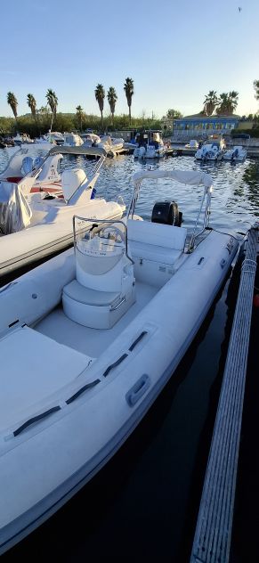 VENDESI GOMMONE BLACK FIN CLASSIC 550 + MOTORE 40 CV - Foto 4