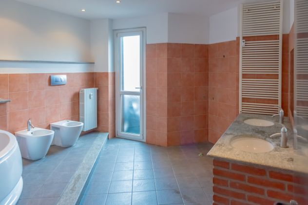 Asti : Investimento ad Alta Rendita (Lordo fino a 7% - Netto Reale fino a 5,6%) - Foto 4