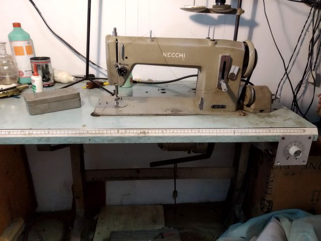 Macchina da cucire industriale Necchi.