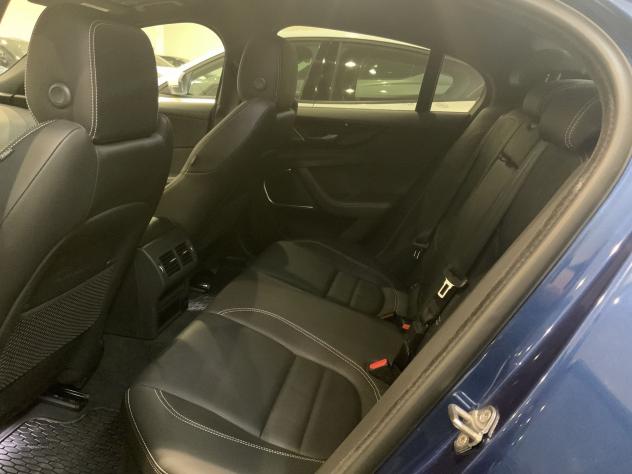 Jaguar XE XE 2.0d i4 mhev R-Dynamic Black awd 204cv auto - Foto 6
