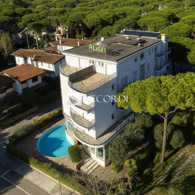 RIFERIMENTO FC105 - HOTEL 3s CON PISCINA IMMERSO NELLA PINETA - Foto 3