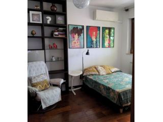 Offro camera con ingresso indipendente bagno e terrazzo, spese comprese