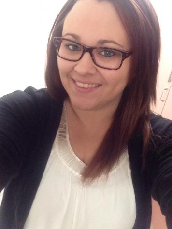 Donna di Napoli, 28 anni. Fisico Tettona Tel: