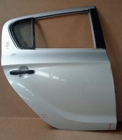 PORTA POST.D. ARGENTO HYUNDAI i 20  Picc. Segno (No Vetro Scendente) 999-U53498 Carrozzeria  Lamierati esterni  Porte  Porta post. dx. HYUNDAI - i 20