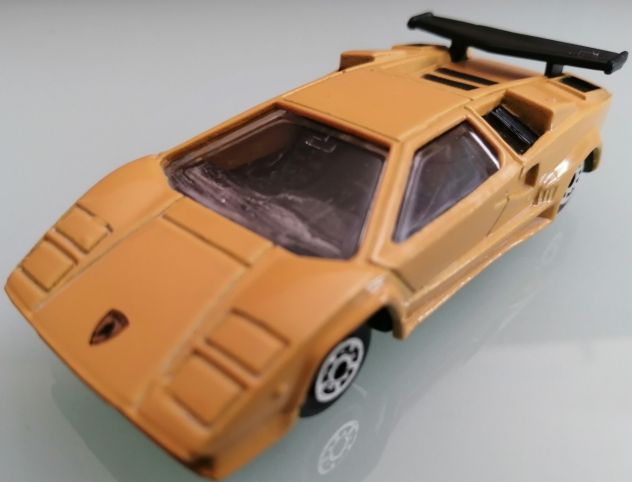 Microcar Maisto modello Lamborghini Countach Gialla 1-64 USATO VINTAGE