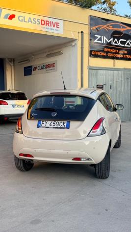 Lancia Ypsilon 1.2 69 CV 5 porte S&S Platinum - Foto 5