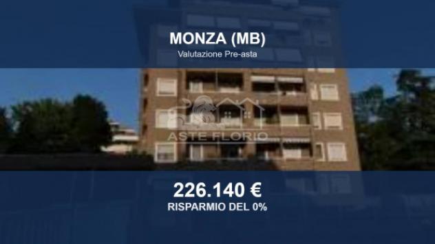Immobile in asta di 136 m² con più di 5 locali e box auto doppio in vendita a Monza