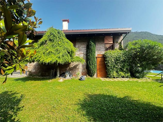 V000426 - VILLA INDIPENDENTE CON PISCINA E GIARDINO PRIVATO