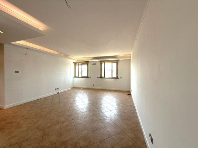 Appartamento di 141 m² con 4 locali e box auto in vendita a Bergamo - Foto 2
