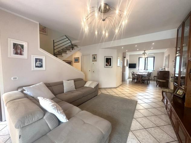 VILLINO di 5 vani e di 160 mq (CAMPI BISENZIO) rif. L1331_5