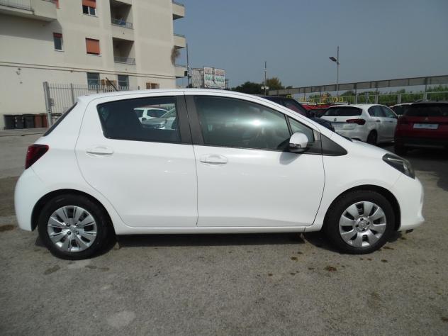Toyota Yaris 1.0 GPL 5 porte Cool - Foto 8