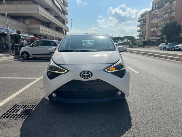 Toyota Aygo 1.0 VVT-i 72 CV 5 porte x-play MMT LED CAR PLAY PDC BLUETOOTH CERCHI 16 KAMERA NAVI PDC