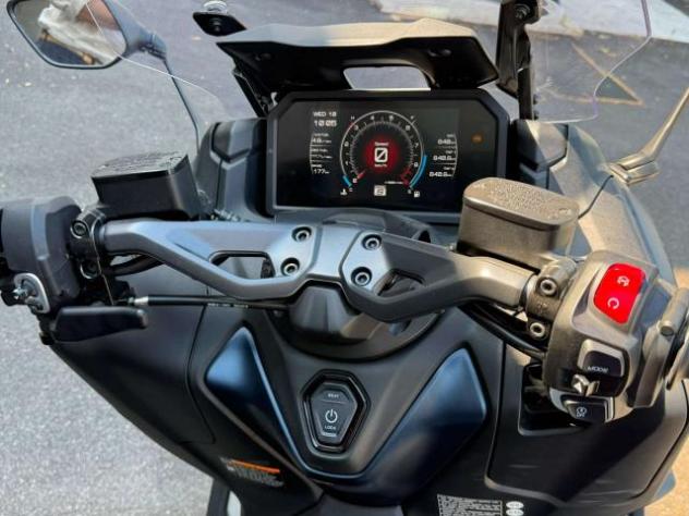 Yamaha TMAX 560 xp560 Akrapovich+scarico originale. Solo 800km - Foto 9