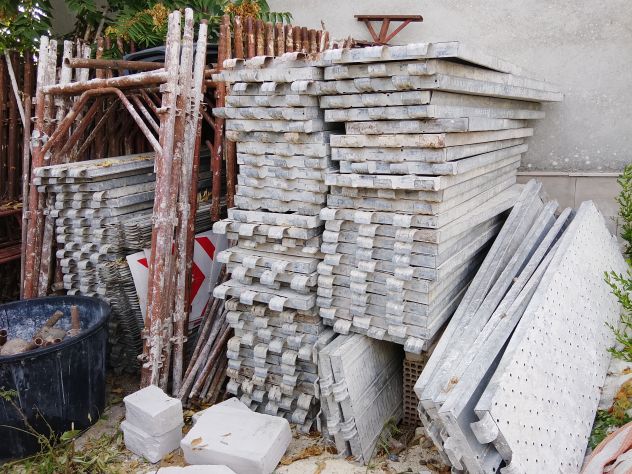 Ponteggio usato completo – 80 cavalletti, 125 pedane e accessori – Trani - Foto 4