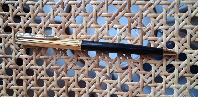 AURORA 98, , penna sfera  laminato oro e fusto inferiore in materiale plastico - Foto 2