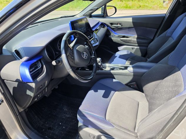 TOYOTA C-HR HYBRID 1.8 - Foto 6