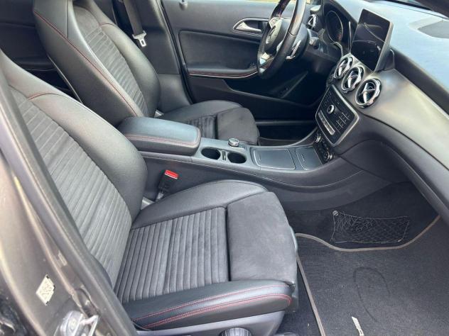 MERCEDES Classe GLA 200 d Automatic 4Matic Premium - Foto 9