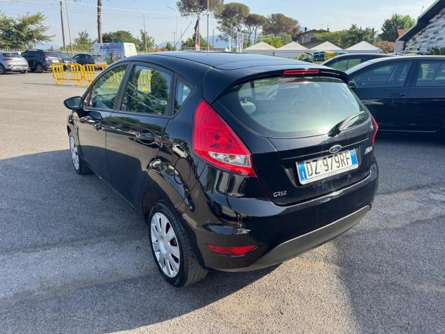 Ford Fiesta 1.4 BENZ 97CV AUTOMATICA 5P 2010 - Foto 4