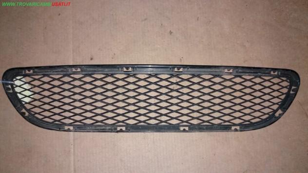 GRIGLIA CENTR.PARAURTI ANT. 09 BMW Serie 3 E91 Touring Carrozzeria Lamierati esterni Paraurti Griglia di ven BMW - Serie 3 E90 4 porte - 01-10-20