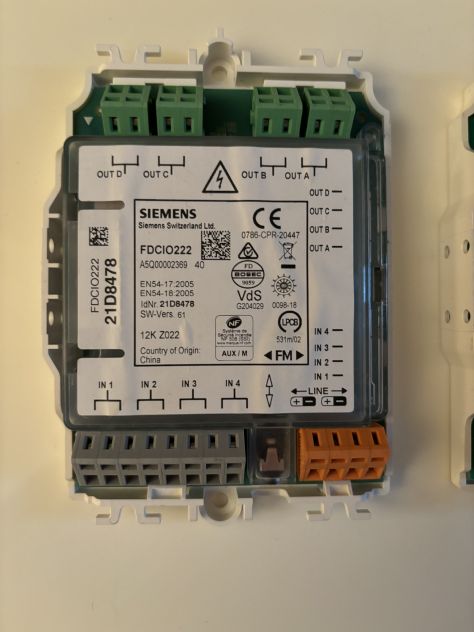 5MODULI DA 4 INGRESSI E 4 USCITE L’UNO TUTTI NUOVI,UGUALI,MARCA SIEMENS FDCIO222 - Foto 9