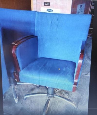 VENDITA ATTREZZATURA RISTORAZIONE: POLTRONCINE BLU CON DETTAGLI IN LEGNO E BASE