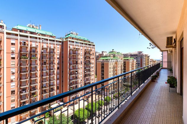 PRIVATO VENDE PANORAMICO 7 VANI, L. DA VINCI, TRIPLO PROSPETTO, 240 MQ - Foto 2