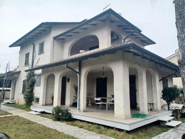 casa indipendente in vendita a Carrara in zona Marina di Carrara