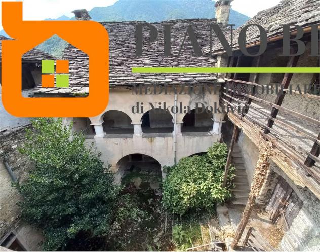 V000457 - ANTICA CASA CON PORTICO