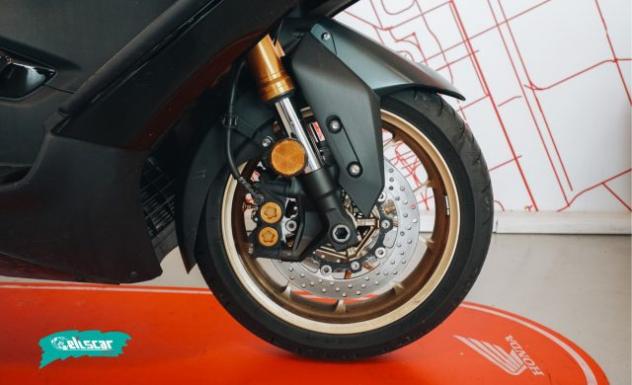 YAMAHA T-Max 560 TECH MAX rif. 23838277 - Foto 10